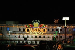 Slots At Online Casino Vs. Live Slot Machines